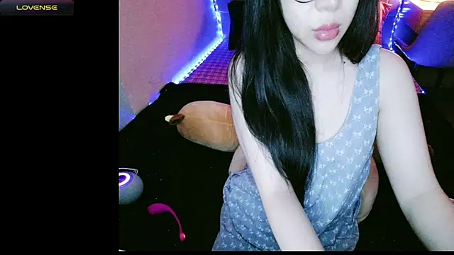  Viviann  online show from September 23, 2025, 4:10 pm