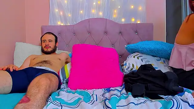 CoupleLatinXXX online show from February 25, 2025, 11:33 pm