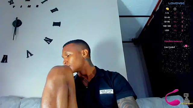 esteveen ortegas  online show from December 14, 2024, 7:29 am