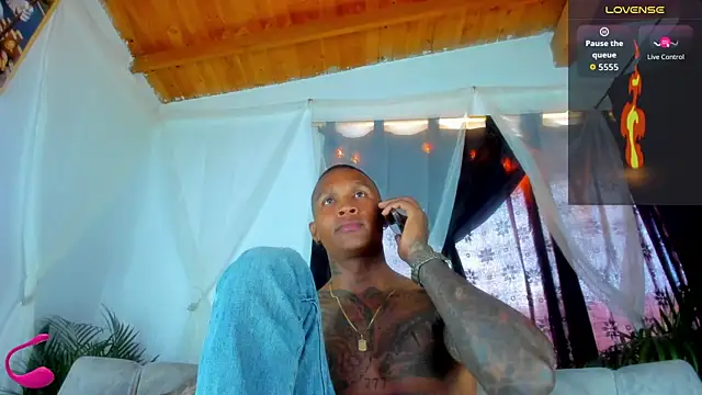 esteveen ortegas  online show from October 17, 2025, 5:37 pm