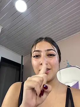 lili turner online show from December 10, 2024, 1:22 pm