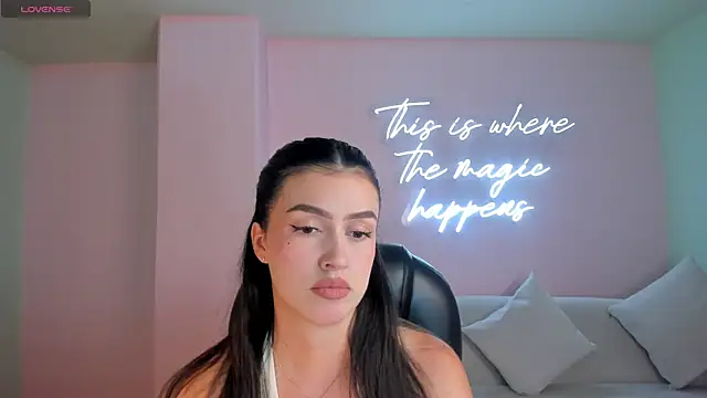 PaulinaSantos  online show from September 25, 2025, 7:28 pm