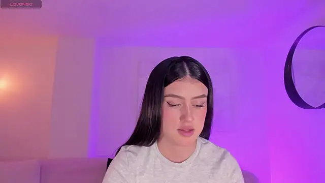 PaulinaSantos  online show from November 6, 2025, 7:59 pm