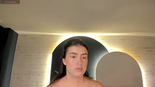 PaulinaSantos  online show from April 19, 2026, 5:12 pm