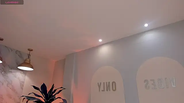 PaulinaSantos  online show from April 21, 2026, 7:17 pm