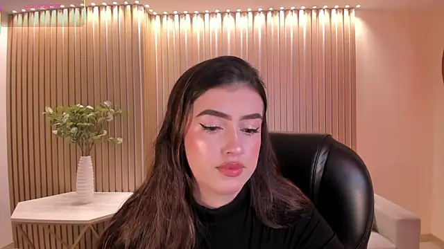 Snapshot of PaulinaSantos_ chatting on July 19, 2026, 5:49 pm PaulinaSantos online show from July 19, 2026, 5:49 pm