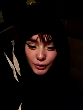 SophieCharm online show from December 1, 2024, 4:29 pm