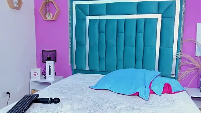 Snapshot of LORENSCOLLINS chatting on January 16, 2025, 12:34 am LORENSCOLLINS online show from January 16, 2025, 12:34 am