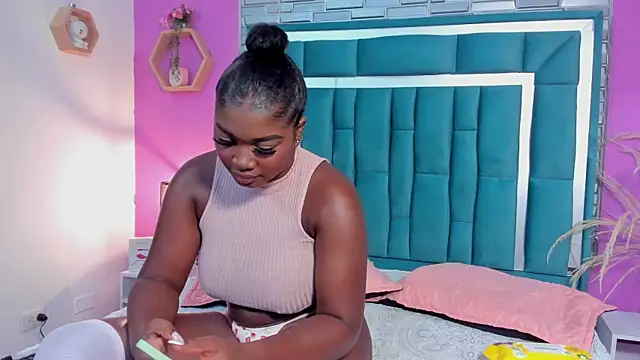 Snapshot of LORENSCOLLINS chatting on January 29, 2025, 2:00 pm LORENSCOLLINS online show from January 29, 2025, 2:00 pm