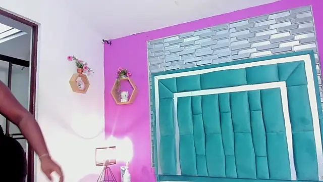 Snapshot of LORENSCOLLINS chatting on October 4, 2025, 8:07 pm LORENSCOLLINS online show from October 4, 2025, 8:07 pm