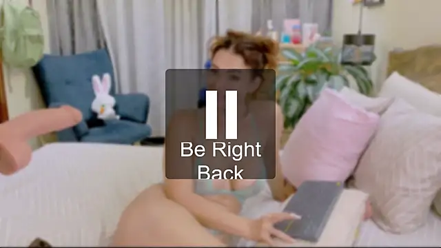 Abrilqueen online show from April 21, 2026, 1:42 am