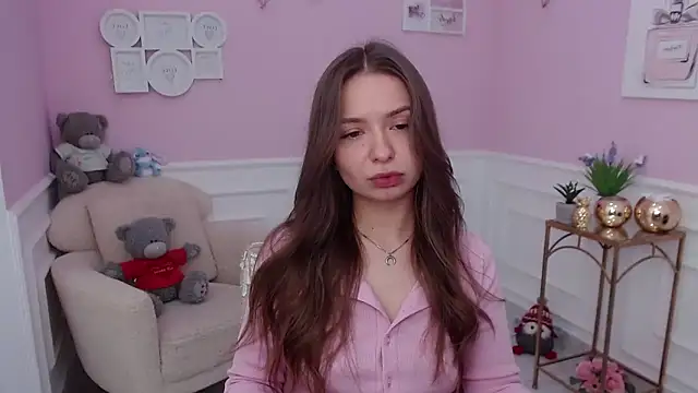 LucySkilar online show from September 12, 2025, 4:23 am