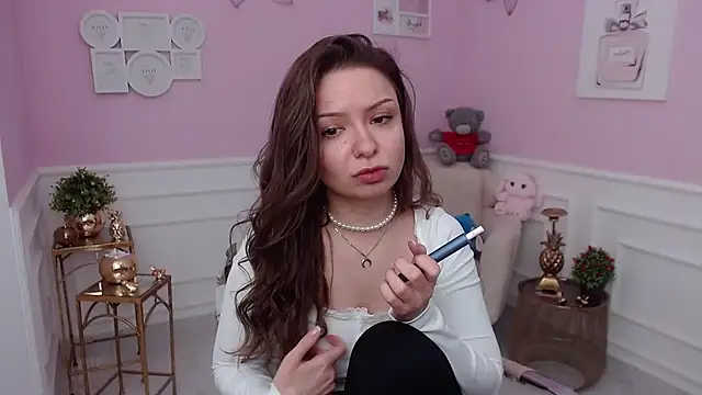 LucySkilar online show from February 13, 2026, 5:36 am