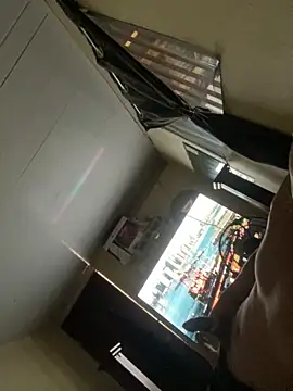 mfloressd14 online show from October 18, 2025, 2:51 pm