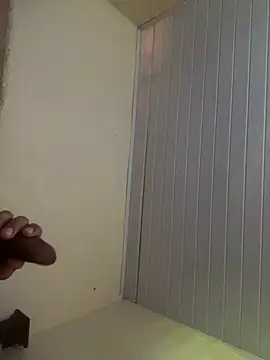 mfloressd14 online show from April 22, 2026, 1:34 pm