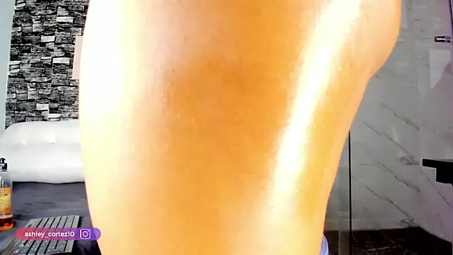 ashley crotez online show from September 24, 2025, 2:48 am