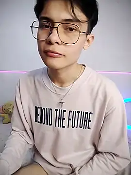 Dmitri Aksnes online show from October 3, 2025, 9:45 pm