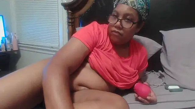 ebonyred online show from October 7, 2025, 1:47 am