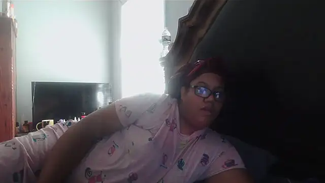 ebonyred online show from November 23, 2025, 2:17 pm