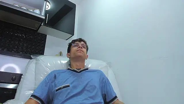 AgarEvans online show from December 3, 2024, 7:43 am