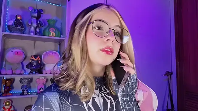 EmilyMiller  online show from September 9, 2025, 4:39 pm