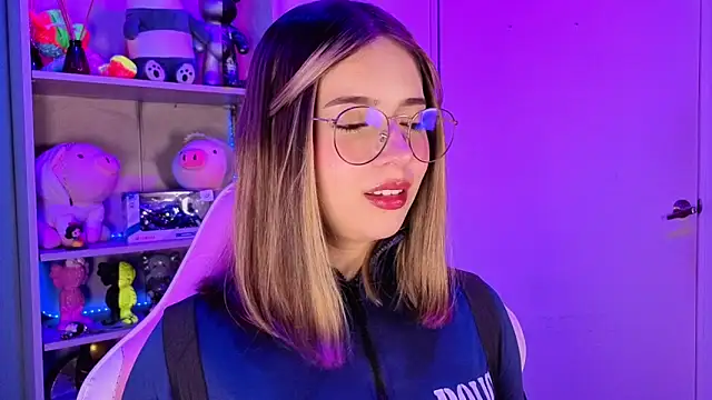 EmilyMiller  online show from April 22, 2026, 3:02 pm