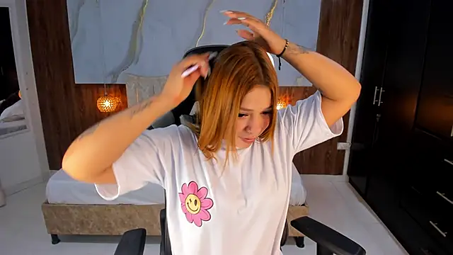 mia 18v online show from April 16, 2026, 8:09 pm