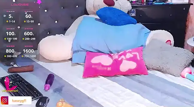 Pocahontaslovex online show from March 9, 2025, 11:03 am