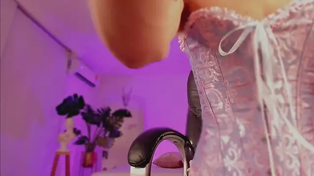 Taylor  foxxx online show from December 3, 2024, 4:14 am