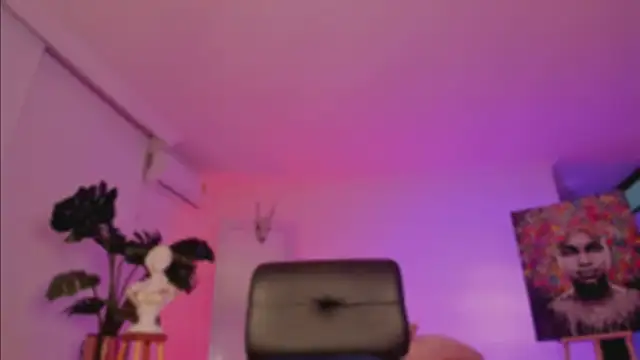 Taylor  foxxx online show from January 4, 2025, 4:12 am