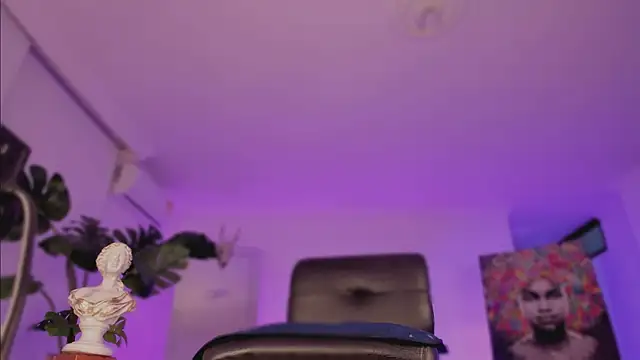 Taylor  foxxx online show from January 22, 2025, 4:13 am