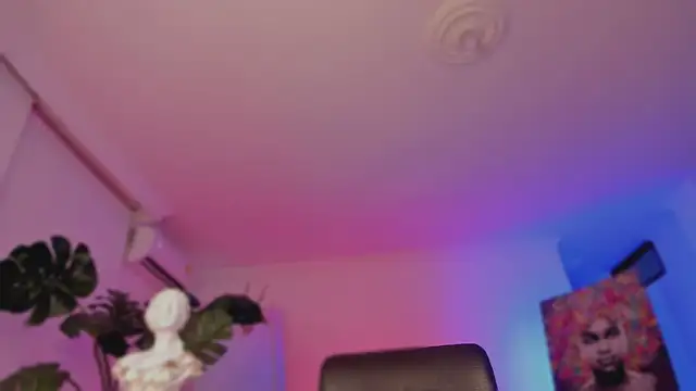 Taylor  foxxx online show from February 6, 2025, 4:10 am