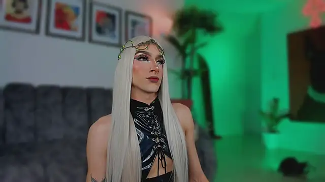 Taylor  foxxx online show from November 15, 2025, 6:00 am