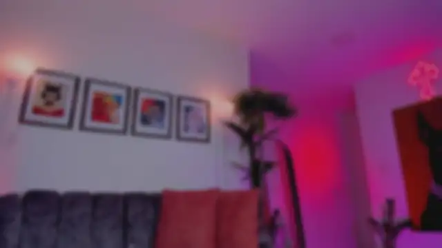 Taylor  foxxx online show from November 18, 2025, 6:07 am