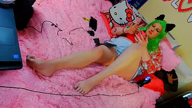 Blakelytgirl online show from May 13, 2026, 9:06 am