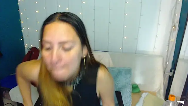 camila delarosa online show from December 12, 2024, 12:55 pm