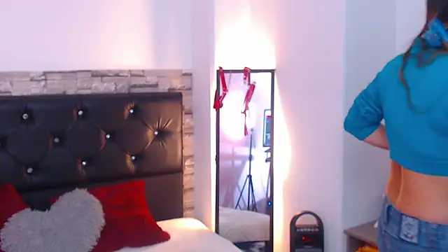 camila delarosa online show from February 27, 2025, 12:56 pm