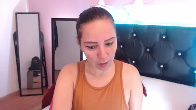 camila delarosa online show from November 16, 2025, 12:33 pm