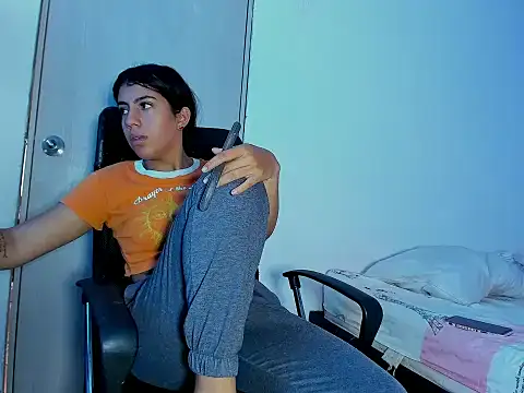 skinnyanai2 online show from November 10, 2025, 5:56 pm