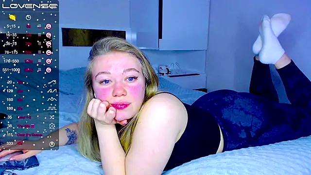 kitti kaattt online show from December 4, 2024, 12:14 pm