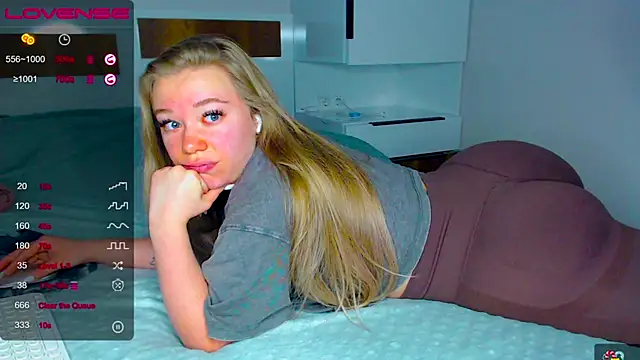 kitti kaattt online show from September 24, 2025, 3:54 am