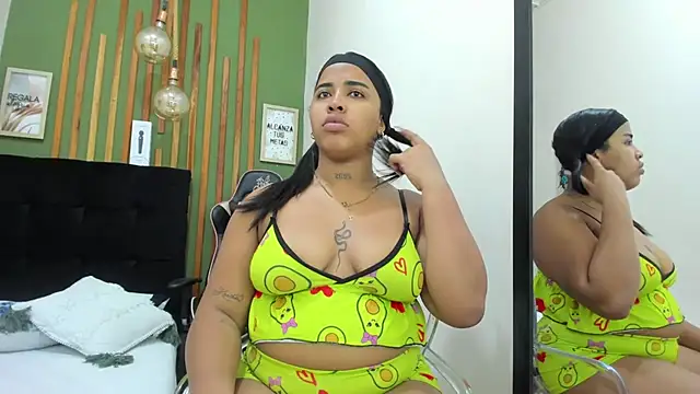 Snapshot of AichaBrown chatting on September 20, 2025, 4:24 am AichaBrown online show from September 20, 2025, 4:24 am