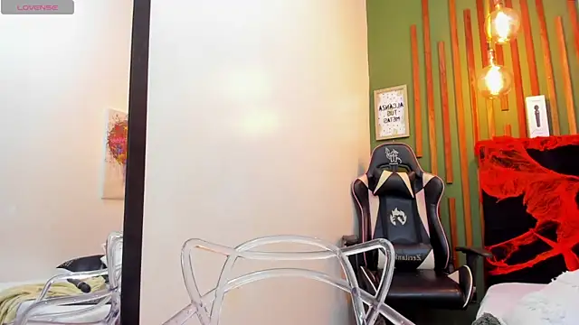 Snapshot of AichaBrown chatting on October 6, 2025, 4:43 am AichaBrown online show from October 6, 2025, 4:43 am