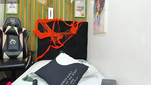 Snapshot of AichaBrown chatting on October 10, 2025, 4:00 am AichaBrown online show from October 10, 2025, 4:00 am