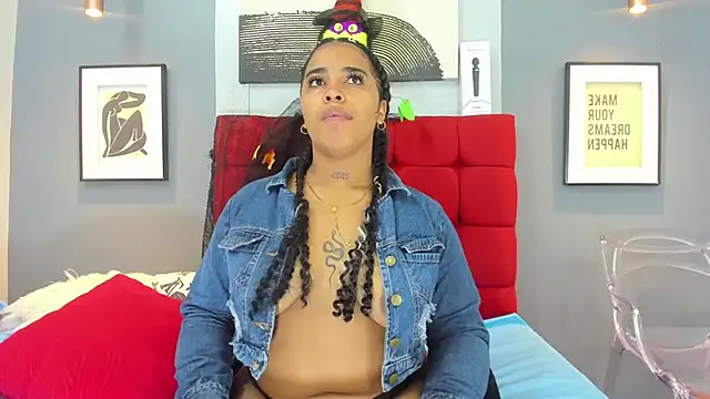 Snapshot of AichaBrown chatting on November 1, 2025, 4:25 am AichaBrown online show from November 1, 2025, 4:25 am