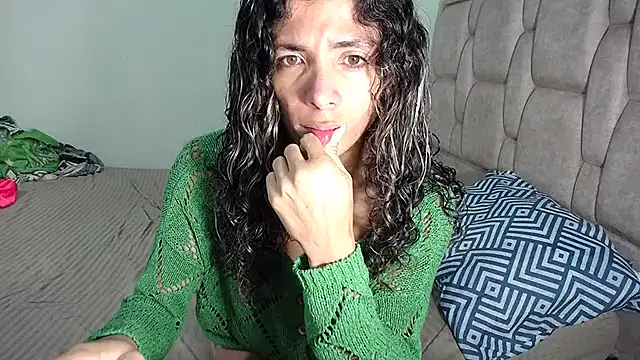 Nadia Monroe online show from December 15, 2024, 9:35 am