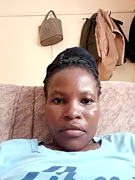 Snapshot of petite_babe chatting on March 5, 2026, 11:50 am petite babe online show from March 5, 2026, 11:50 am