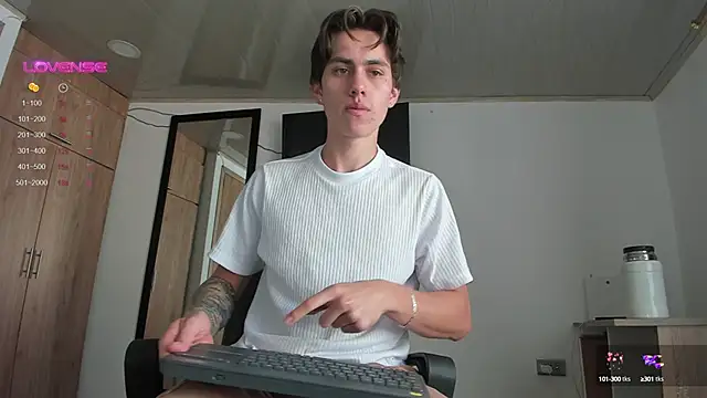 manucute 23  online show from February 19, 2025, 1:50 pm