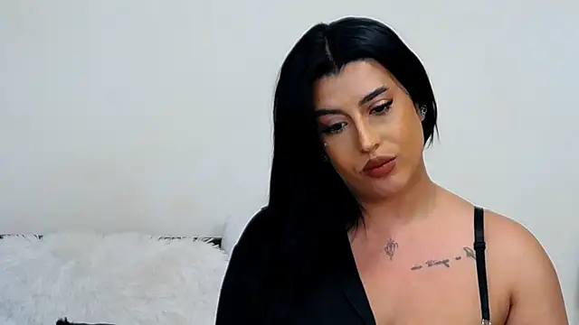 GiseleReine online show from February 3, 2025, 2:02 pm