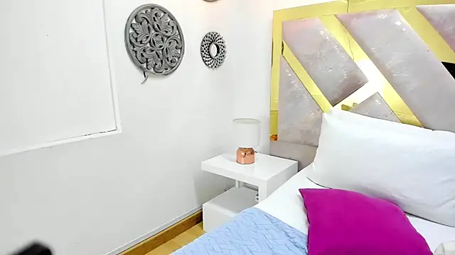 Oriana Guzman online show from February 4, 2025, 6:27 pm